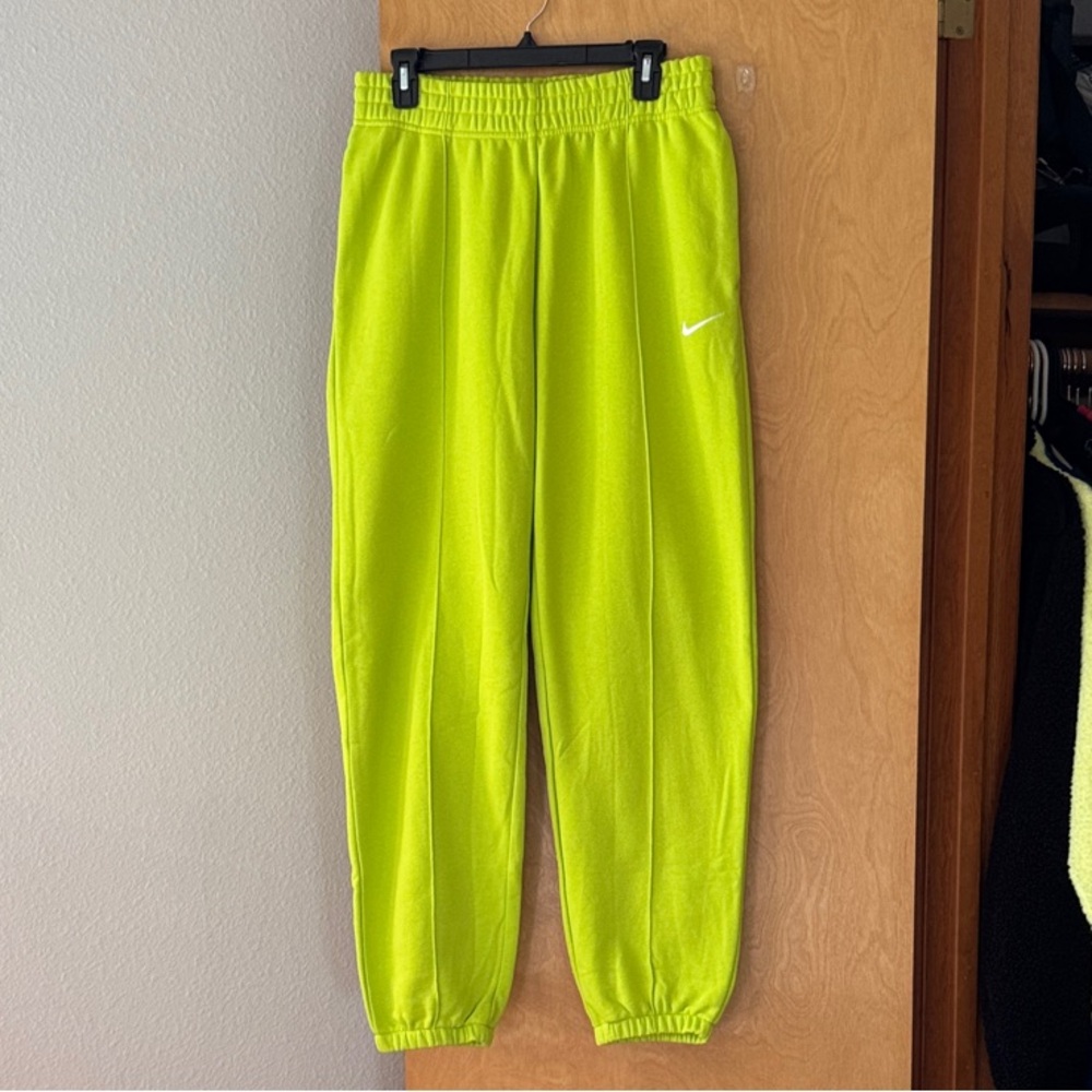 Nike Women’s Bright Lime Sweatpants Size Medium EUC